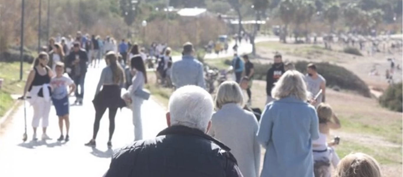 Lockdown: «Ξεχύθηκαν» στις παραλίες οι Αθηναίοι